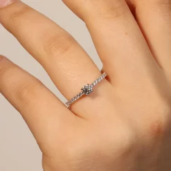 Fashion Anello di Fidanzamento Riflessi in Oro Bianco con Diamante 0,19 Carati Anelli Di Fidanzamento