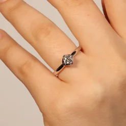 Discount Anello di Fidanzamento Modello Cake in Oro Bianco con Diamanti 0,50 Carati Anelli Di Fidanzamento