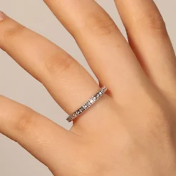 Hot Anello Eternity Muraglia in Oro Bianco e Diamanti 0,43 Carati Anelli Eternity