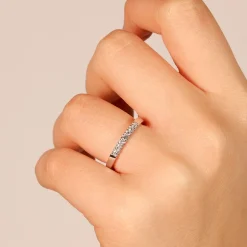 Fashion Anello Fedina Rigata in Oro Bianco con Diamanti Anelli