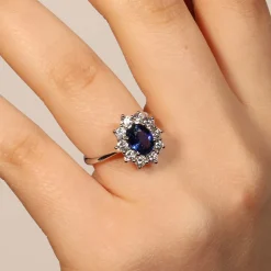 New Anello Kate Grande con Zaffiro Ceylon in Oro Bianco e Diamanti Le Mie Creazioni | Anelli