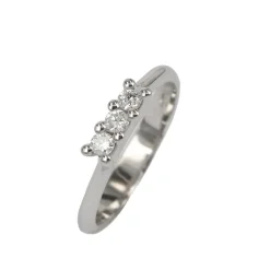 Sale Anello Trilogy in Oro Bianco con Diamanti Taglio Brillante 0,18 Carati Anelli Trilogy