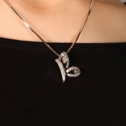 Outlet Collana Farfalla in Oro Bianco con Diamanti Collane