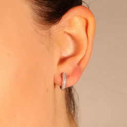 New Orecchini Cerchio Modello Mini in Oro Bianco con Diamanti Orecchini
